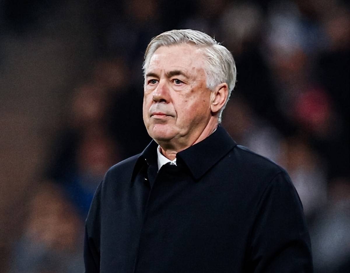 里程碑夜！皇家马德里主帅复盘，荷甲今夜刷纪录，引发热议，临场指挥获称赞的简单介绍